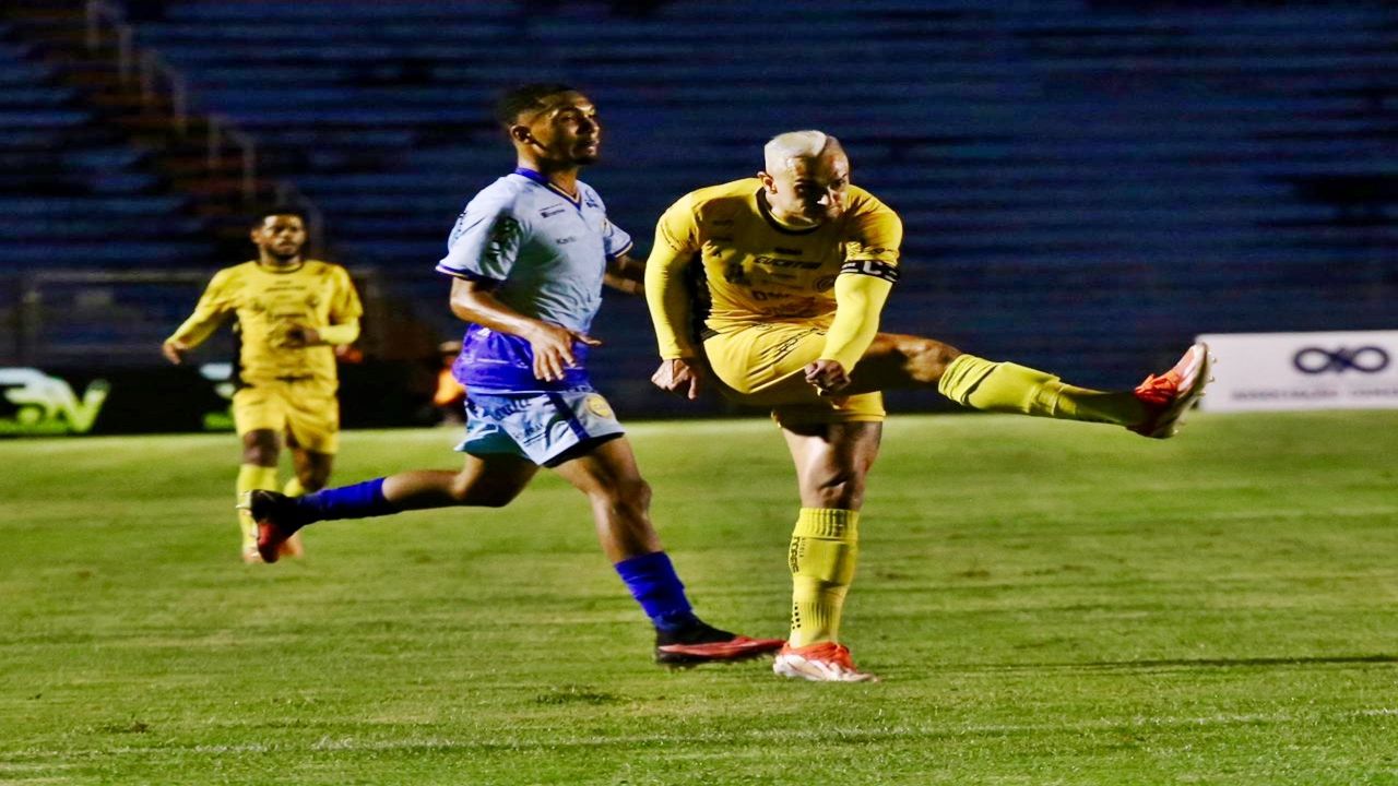 Gol no apagar das luzes coloca o Cascavel em vantagem no Torneio da Morte do Paranaense