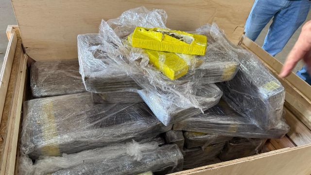 Imagem referente a notícia: Receita Federal realiza duas ações e retém drogas avaliadas em mais de R$ 800 mil em Cascavel