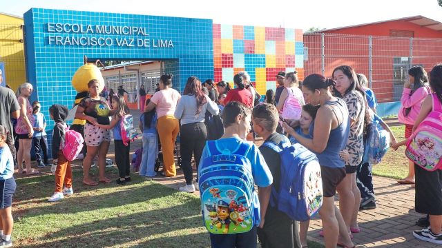 Imagem referente a notícia: Cascavel dá largada ao ano letivo de 2026 e mais de 33 mil alunos retornam às escolas da rede municipal