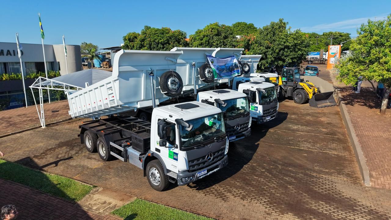 Gugu Bueno destaca maior entrega de maquinários para Três Barras do Paraná