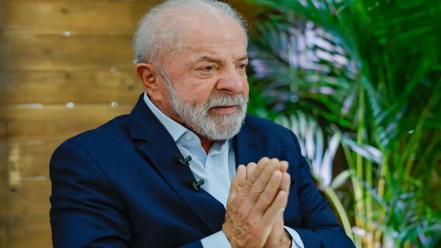 Imagem referente a notícia: Lula pede mobilização contra "indústria de contar mentiras"