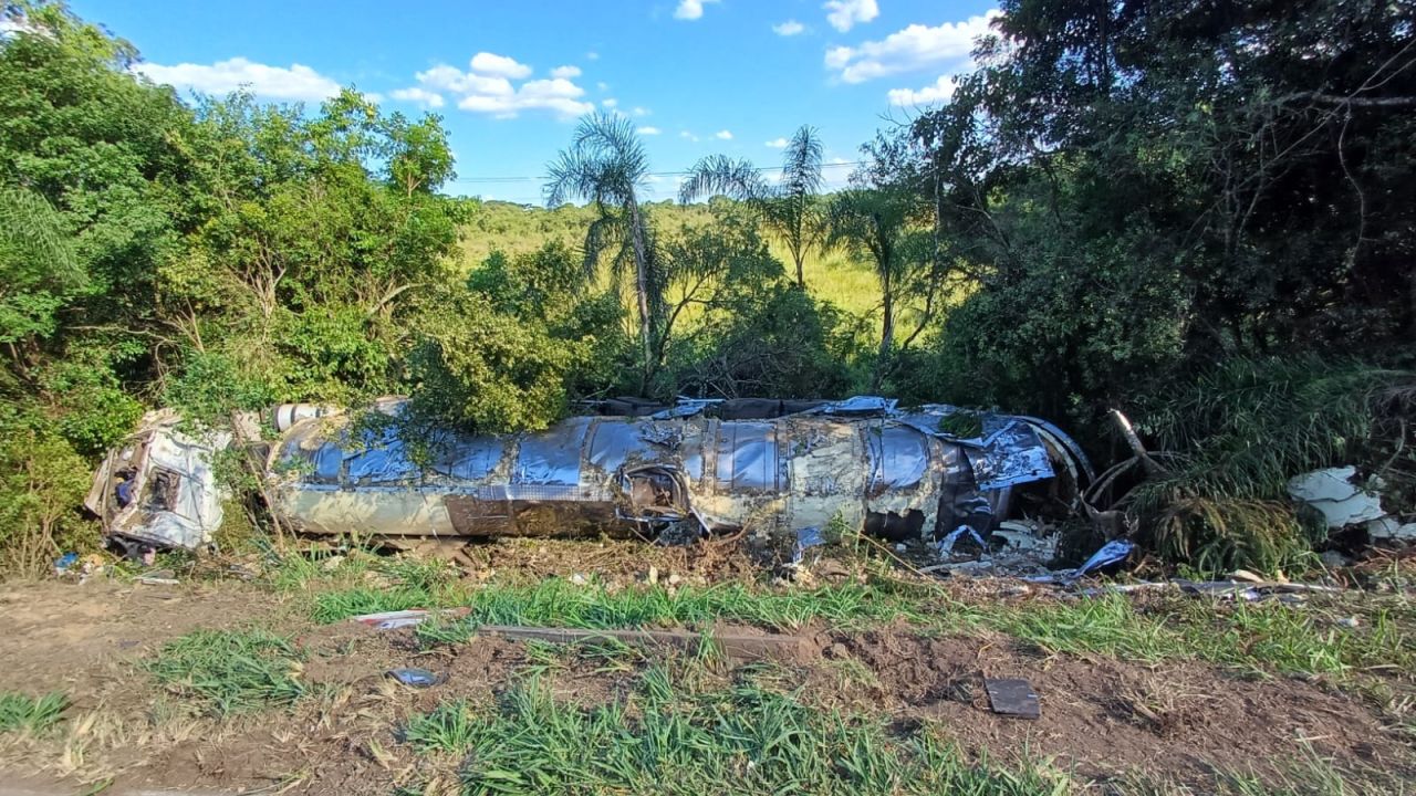 BR-277 é totalmente interditada em Palmeira e paralisa tráfego no km 198