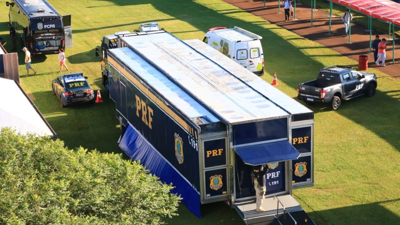 PRF leva superviaturas e educação para o trânsito ao Show Rural Copavel 2026 e chama atenção do público