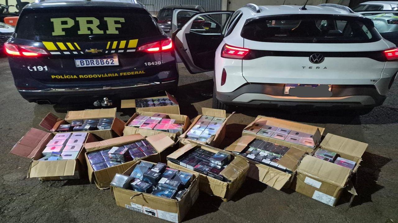 PRF intercepta carga milionária de cigarros eletrônicos no Paraná e prende condutor que veio da Bahia
