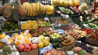 Imagem referente a notícia: Sob a influência de frutas e leite, preços de alimentos voltam a cair em janeiro no Paraná