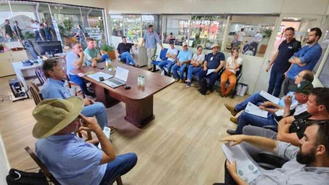 Imagem referente a notícia: Produtores de leite criam associação para enfrentar crise e desafios do setor