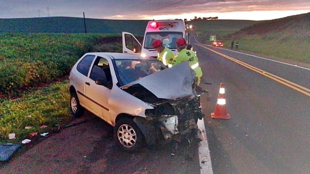 Ultrapassagem proibida termina em colisão frontal e deixa três mortos na BR-369, em Cambará