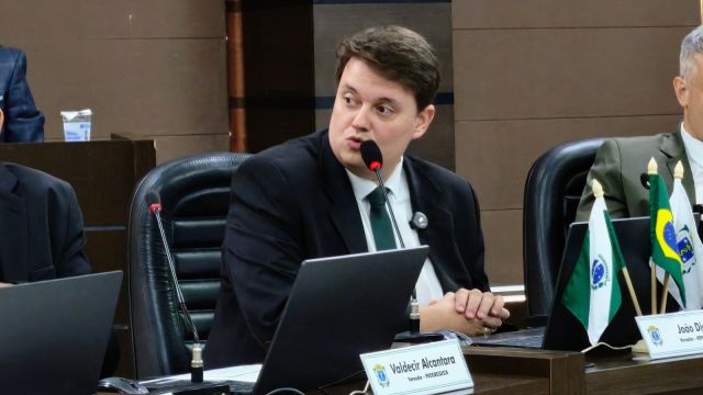 Imagem referente a notícia: Passa em primeiro turno projeto que cria normas para uso da IA no poder público