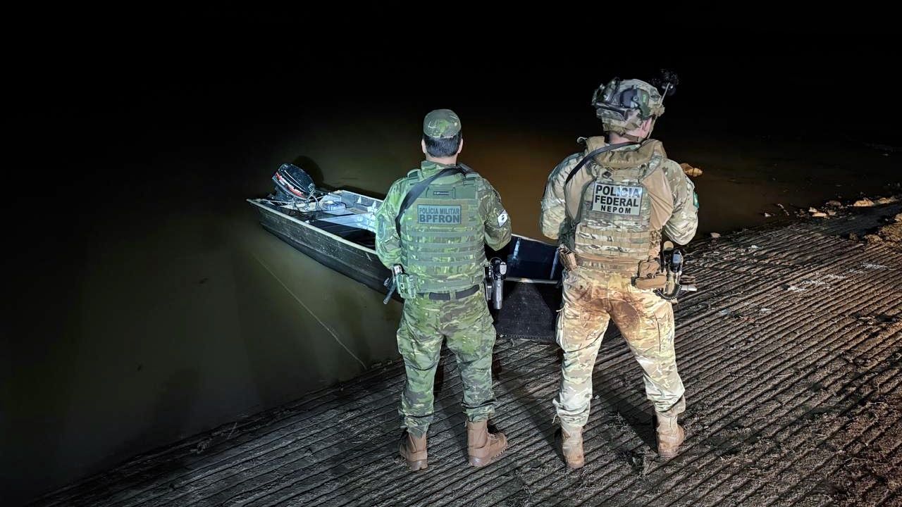 Ação integrada na fronteira flagra porto clandestino e intercepta barco com mais de 154 kg de maconha no Oeste do Paraná