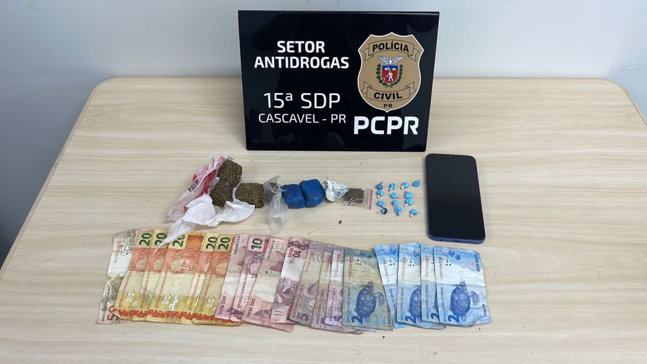 Polícia Civil estoura ponto de drogas em Cascavel e mulher é presa em flagrante no bairro Veneza