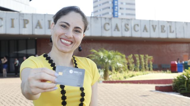 Imagem referente a notícia: Prefeito Renato Silva autoriza reajuste no valor do vale-alimentação e beneficia mais de 2,6 mil servidores em Cascavel