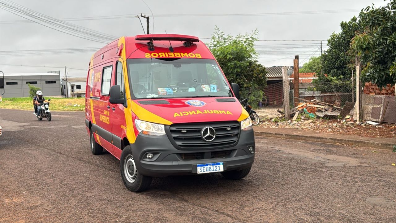 Colisão entre motos deixa jovem ferida na Rua Panamá, no bairro Periolo