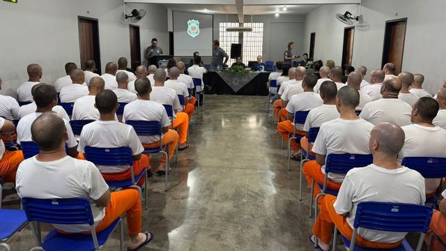 Imagem referente a notícia: Em Cascavel, parcerias levam qualificação profissional à Penitenciária Industrial e marcam formatura de 46 alunos