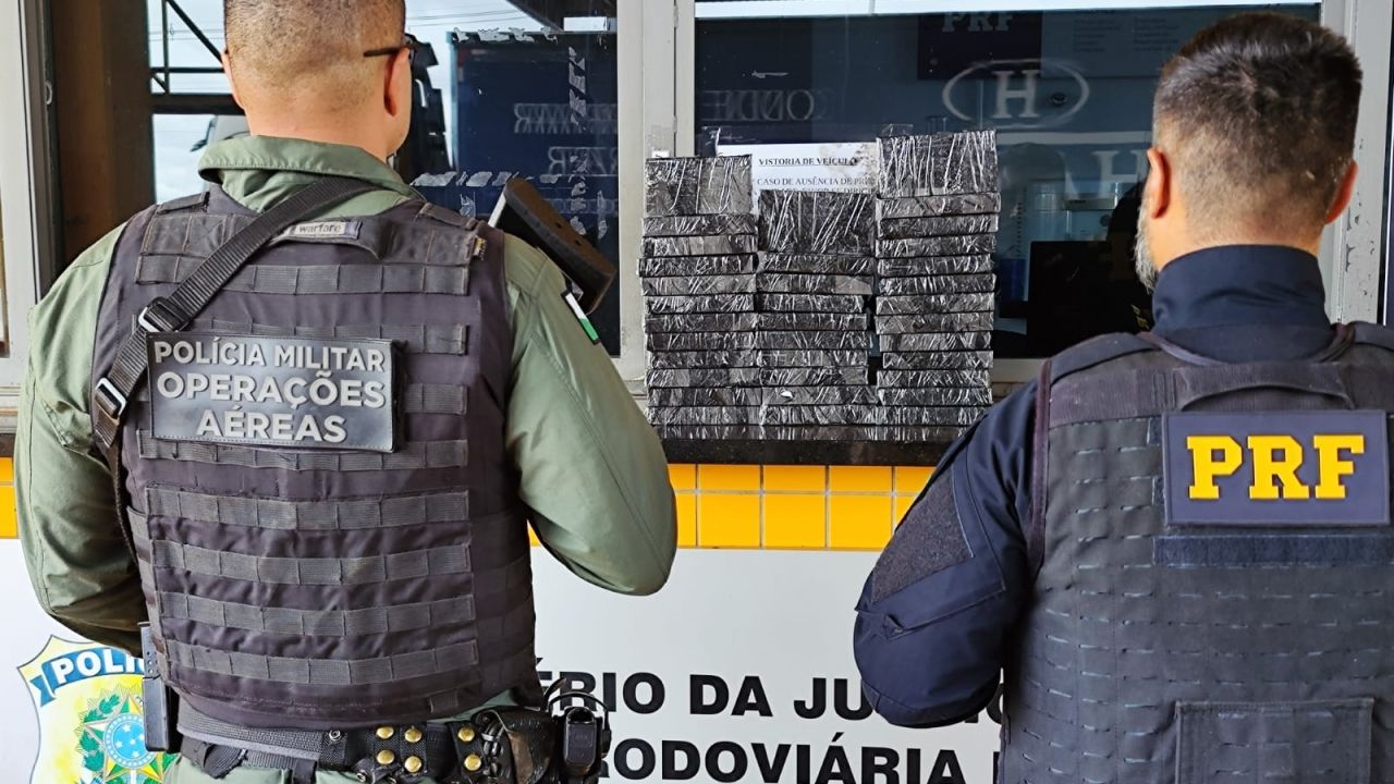 iPhones escondidos na lataria: PRF e PM desvendam esquema e apreendem 35 celulares em Cascavel