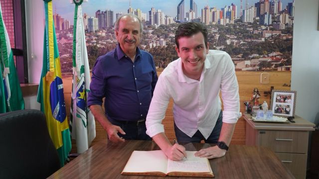 Imagem referente a notícia: Henrique Mecabô assume o comando da Prefeitura de Cascavel por oito dias