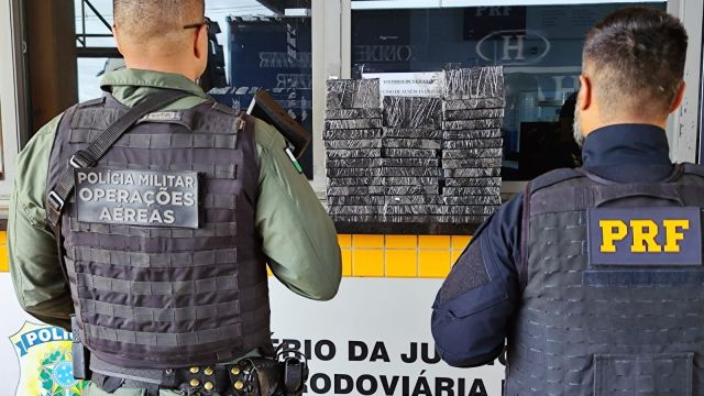 iPhones escondidos na lataria: PRF e PM desvendam esquema e apreendem 35 celulares em Cascavel