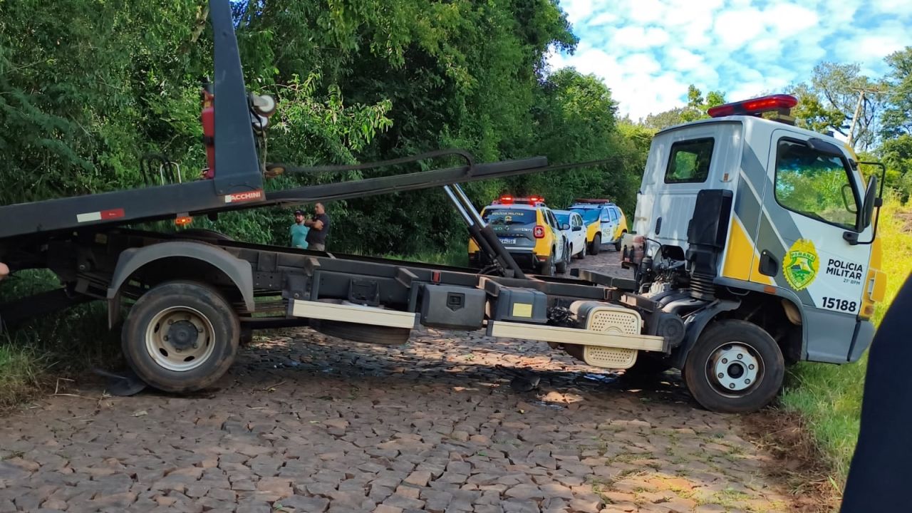 Capotamento em estrada rural revela carga de drogas e envolve adolescente no Sudoeste do Paraná