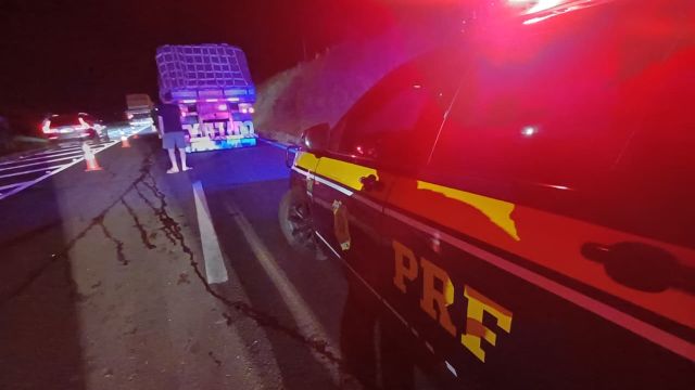 Imagem referente a notícia: Casal morre em grave acidente após tentar cruzar a BR-373 no interior do Paraná