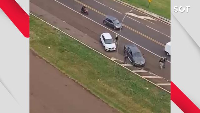 Helicóptero da PM e PRF desvendam carro com fundo falso e apreendem 35 celulares na BR-277