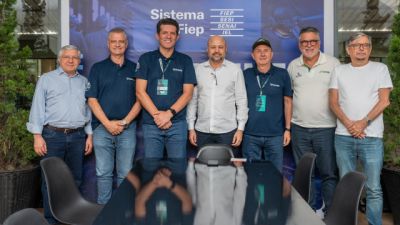 Imagem referente a notícia: Reunião no Show Rural debate cenário econômico da indústria e fortalece parceria entre Sicoob e Fiep