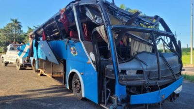 Imagem referente a notícia: Tragédia: ônibus com trabalhadores do MA tomba na BR-153 e deixa seis mortos