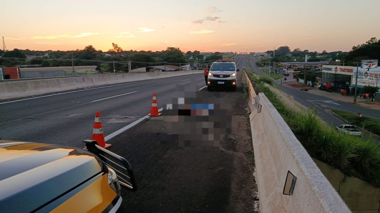 Pedestre morre atropelado e motorista foge sem prestar socorro na BR-376 em Paranavaí