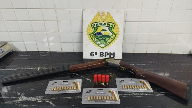 Homem armado causa confusão em balada e é preso com espingarda e munições pela PM no Centro de Cascavel