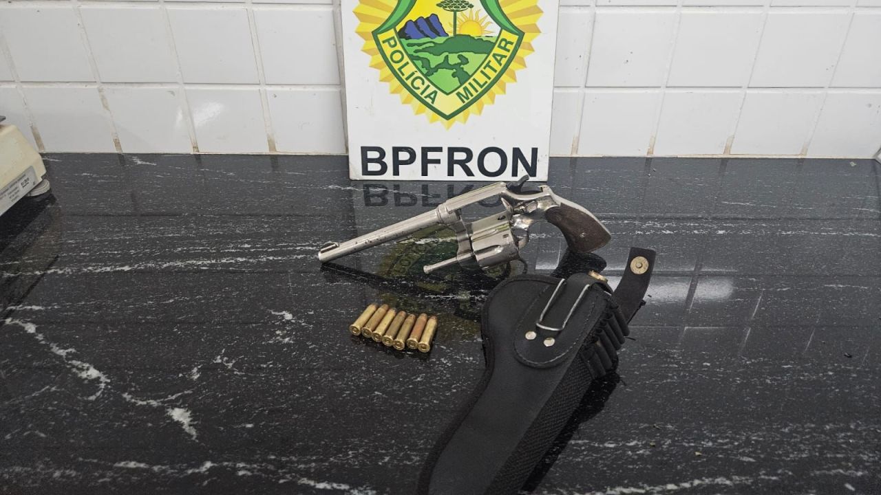 Armado na estrada rural: ação conjunta prende suspeito com revólver em Ramilândia