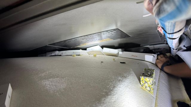 Carga milionária escondida: Receita flagra quase 100 iPhones camuflados em carro alugado no Paraná