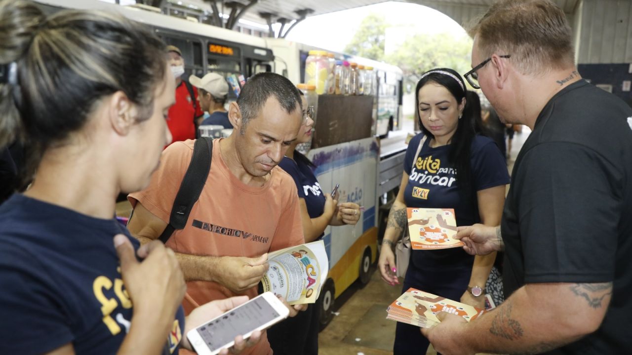 Dia de Combate ao Uso e Abuso de Álcool e Drogas é marcado por ação de conscientização nos terminais urbanos de Cascavel