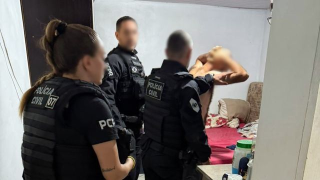 Imagem referente a notícia: Homem 46 anos é preso por estupro de vulnerável contra as próprias filhas de 7 e 8 anos em Cascavel