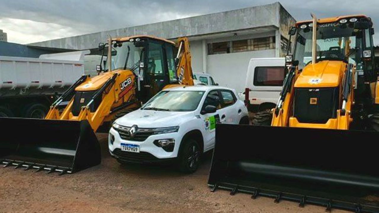 Imagem referente a notícia: Cascavel recebe investimentos de cerca de R$ 950 mil em maquinários para reforçar infraestrutura dos serviços na área rural