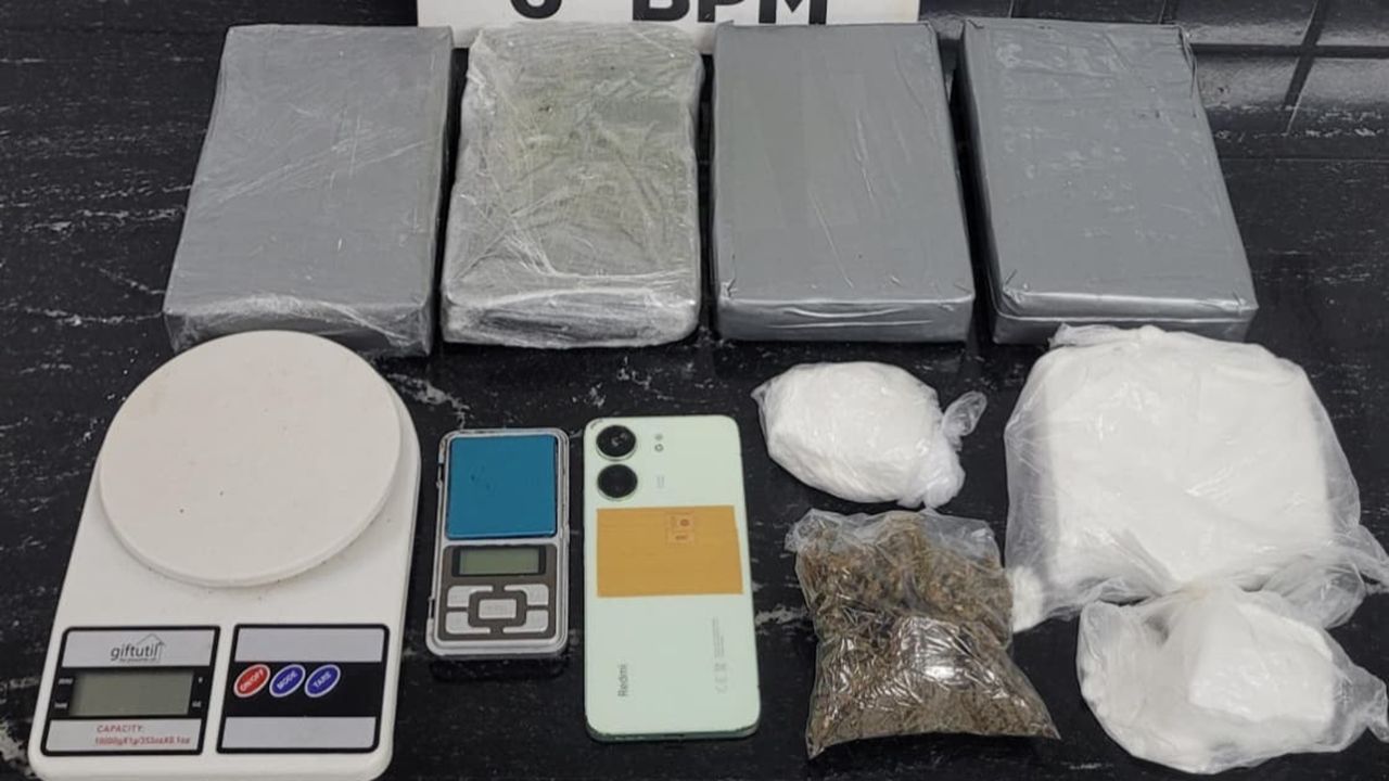 PM estoura ponto de tráfico e apreende quase 5 kg de cocaína escondidos em casa no Bairro Brasmadeira