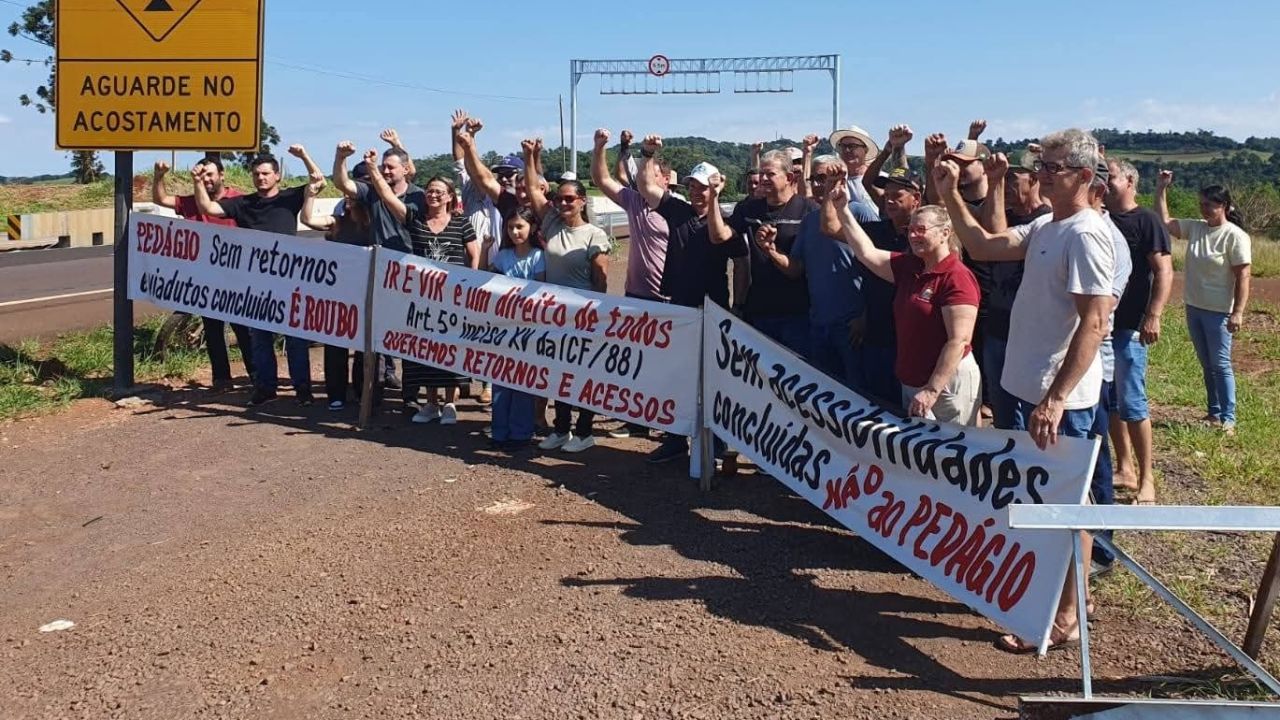 Protesto contra pedágio reúne moradores de Santa Lúcia, Lindoeste e Capitão e pressiona por obras antes do início da cobrança
