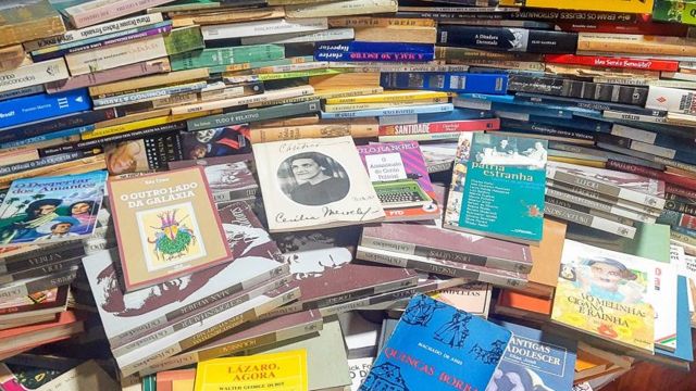 Imagem referente a notícia: “Leitura em Movimento” dá acesso gratuito a livros, revistas e gibis em locais públicos de Cascavel