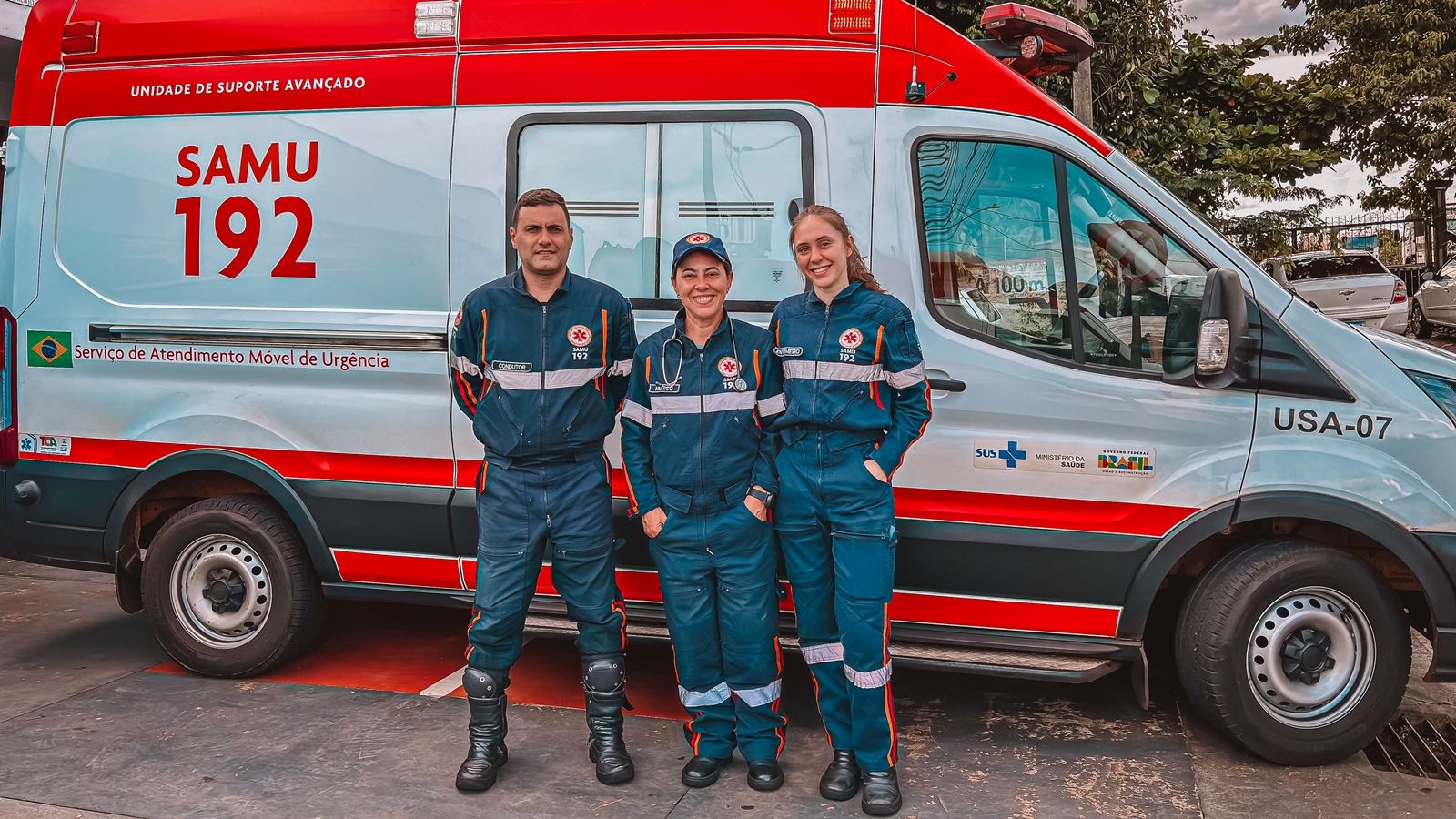 Imagem referente a notícia: Bebê nasce dentro de ambulância e surpreende equipe do SAMU no Oeste do Paraná