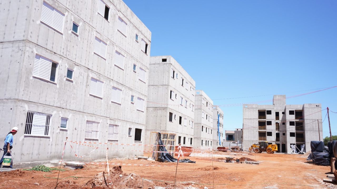 Prefeitura avança em pacote histórico de habitação e recebe aval para construção de mais de 100 casas populares em Cascavel