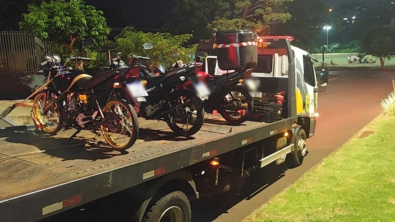 Fuga de moto, manobras perigosas e três veículos são guinchados em ação da PM no Bairro Morumbi