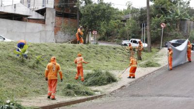 Imagem referente a notícia: Prefeitura de Cascavel tem mobilização de educação ambiental e limpeza no XIV de Novembro