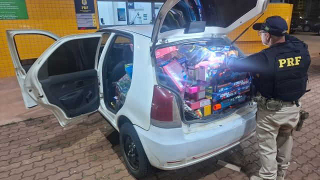 Contrabando: carro lotado de brinquedos e caminhão com 1.600 vapes são apreendidos em ação da PRF em Cascavel