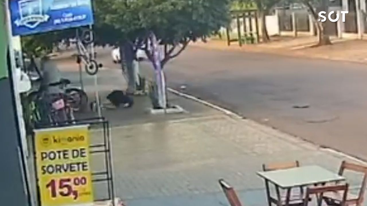 Câmera registra assassinato a tiros em comércio de Cascavel e polícia caça suspeito identificado