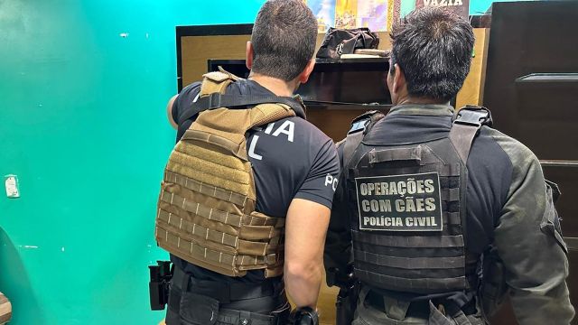 Imagem referente a notícia: Polícia Civil mira organização criminosa envolvida no tráfico de drogas e cumpre 58 mandados em três estados