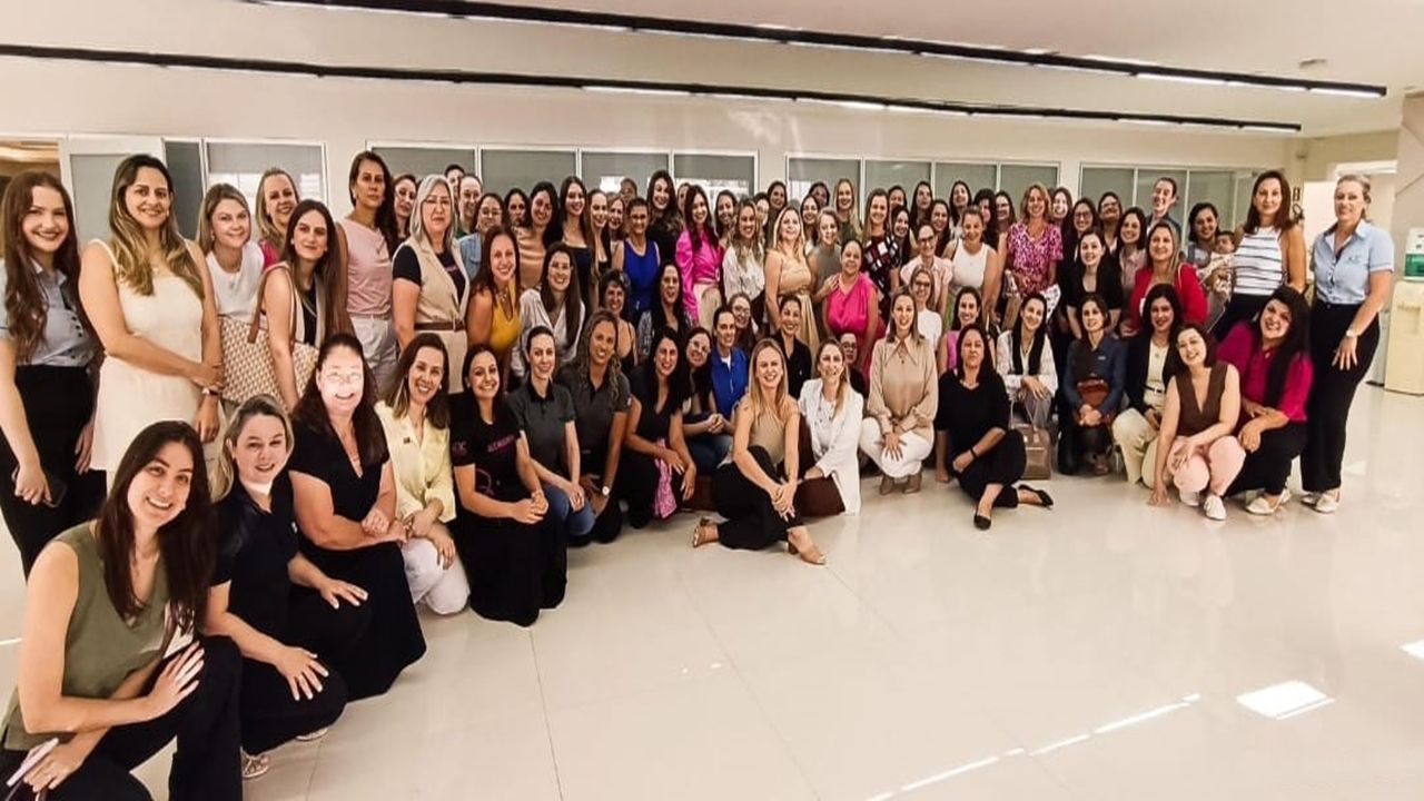 Com 96 participantes, Acic Mulher tem recorde em reunião quinzenal