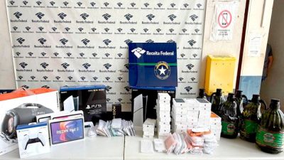 Imagem referente a notícia: Receita Federal apreende meio milhão de reais em iPhones na BR-277 em Cascavel
