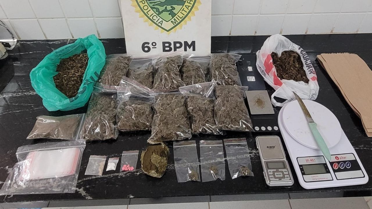 Operação Força Total XXIV: PM estoura ponto de tráfico e apreende drogas em residência no Brasmadeira