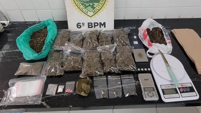 Operação Força Total XXIV: PM estoura ponto de tráfico e apreende drogas em residência no Brasmadeira