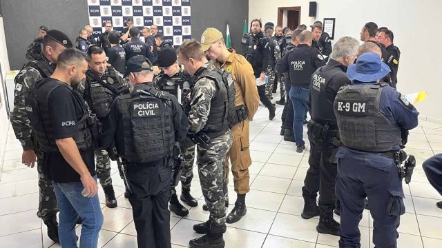 Imagem referente a notícia: Forças de segurança prendem quatro pessoas em ação contra grupo de furtos de veículos