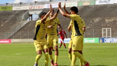 Imagem referente a notícia: FC Cascavel estreia com vitória no Paranaense Sub-20 e vence City London por 3 a 1 no Estádio Olímpico Regional