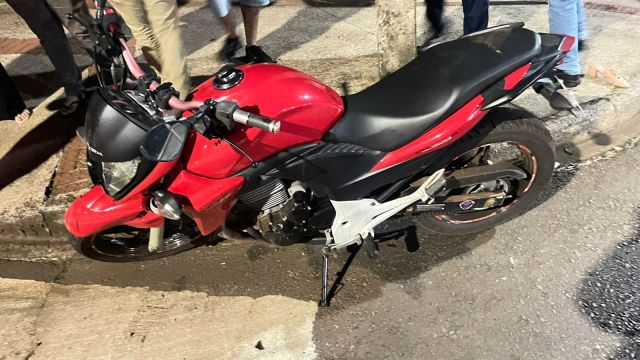 Imagem referente a notícia: Colisão entre moto e caminhonete deixa mulher ferida no Bairro Floresta