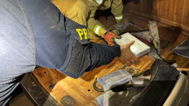 PRF apreende carga de cocaína oculta em fundo falso de caminhonete no Contorno Norte de Maringá
